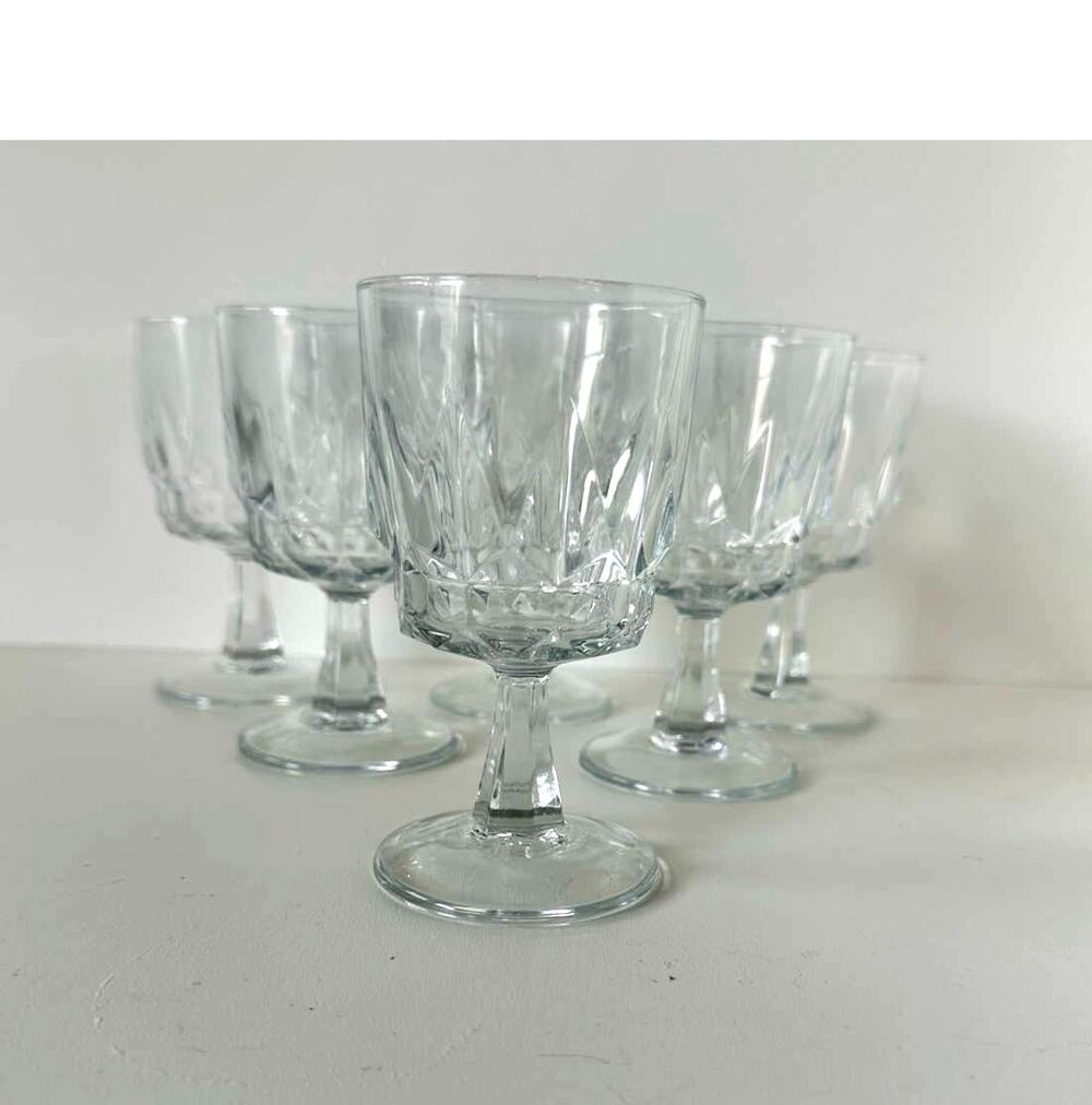 Vintage Wine glasses, pattern Artic by Arcoroc, set of 6